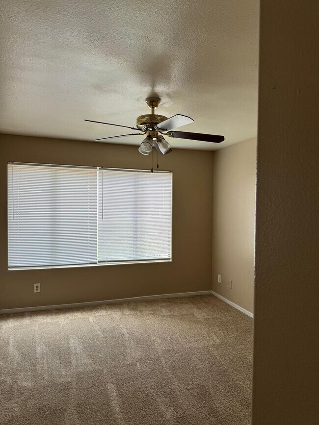 Building Photo - BEAUTIFUL SOUTHEAST 2 BEDROOM CONDO