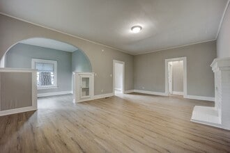 Building Photo - Freshly Updated 3 Bedroom House