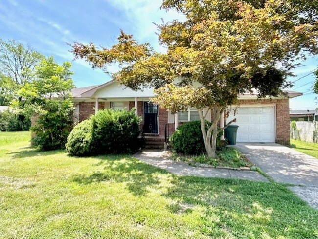 Building Photo - 1709 NW Morningside Dr