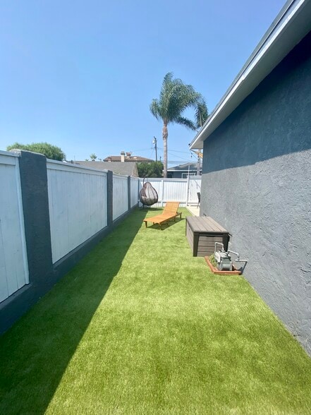 Private and Enclosed Backyard - 2411 Gates Ave