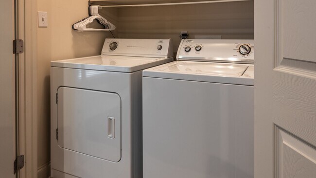 Building Photo - Woodshire Duplexes & Townhomes