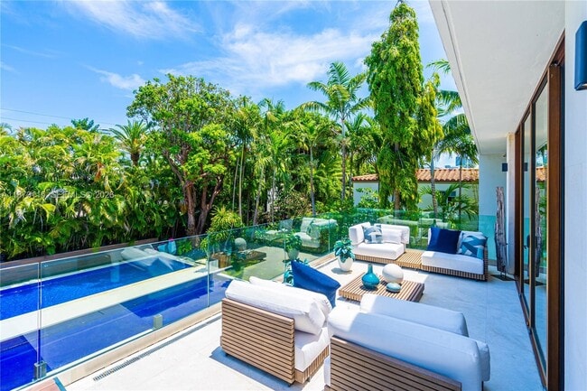 Building Photo - 3009 Pine Tree Dr