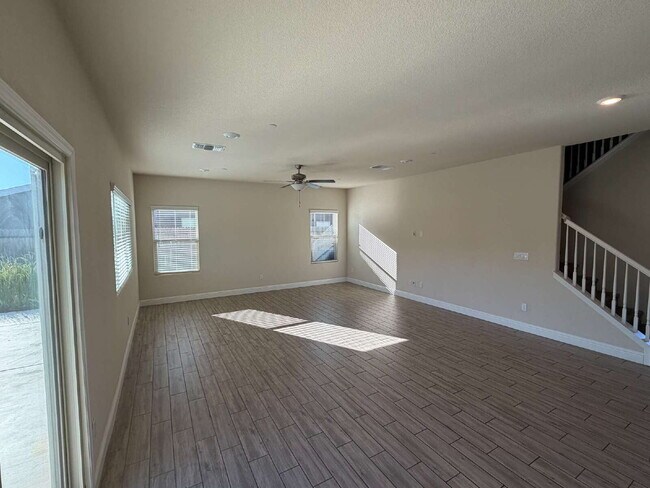 Building Photo - 2494 Valdes Dr