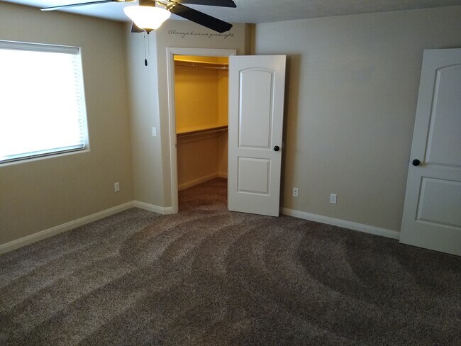 Building Photo - 340 1425 N St