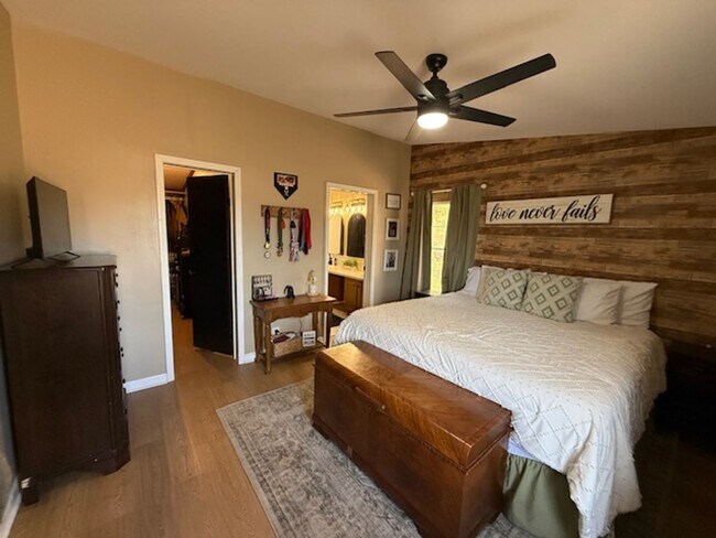 Building Photo - $500 OFF move in SPECIAL!  Room to Roam