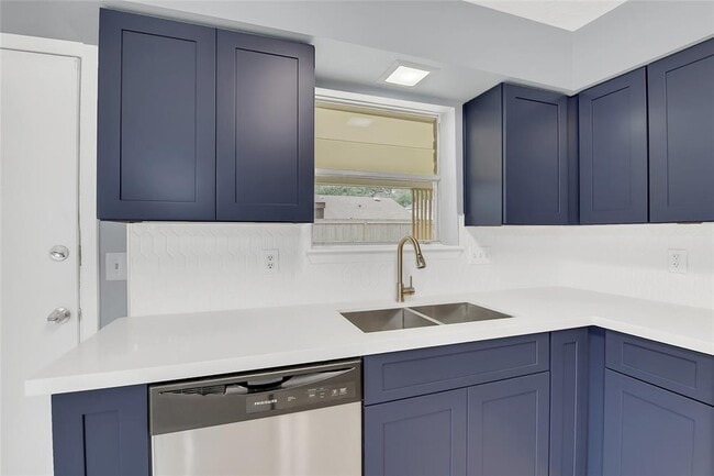 Building Photo - 4534 Towergate Dr