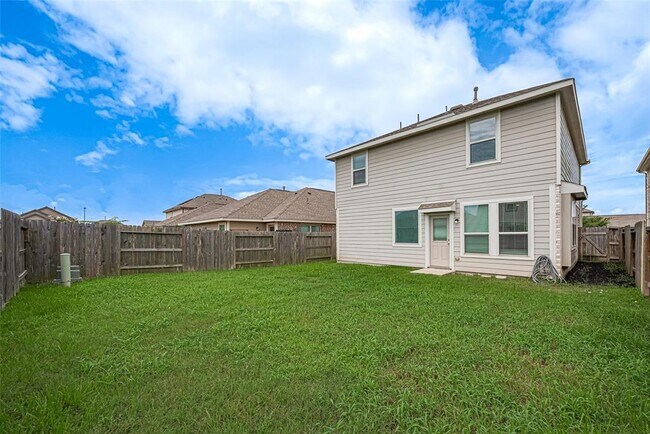 Building Photo - 18414 Hilltop Climb Dr