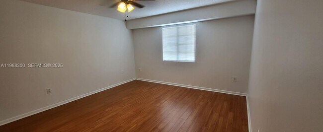 Building Photo - 2921 NE 185th St