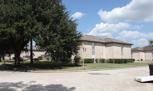 Building Photo - Greenbriar on the Bayou