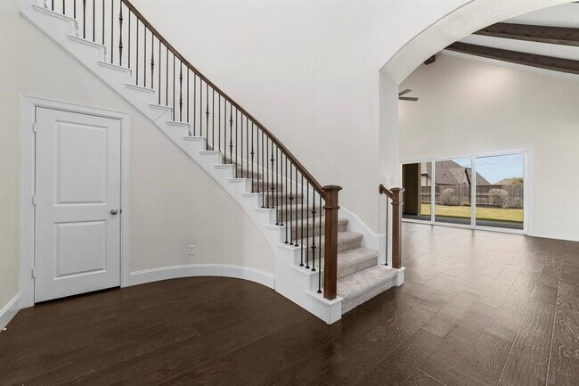 Building Photo - 9814 Carver Dr