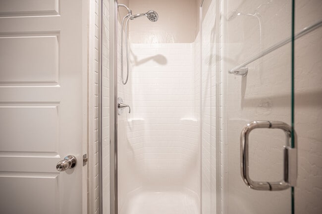 Building Photo - 600 N Carriage Hill Dr