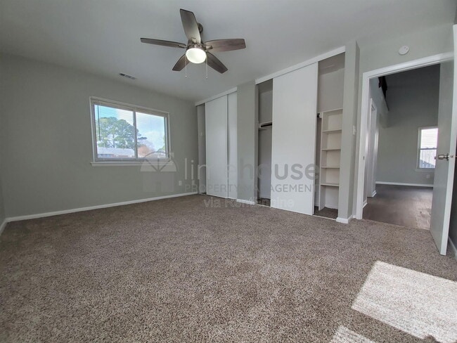 Building Photo - 1553 Beachview Dr