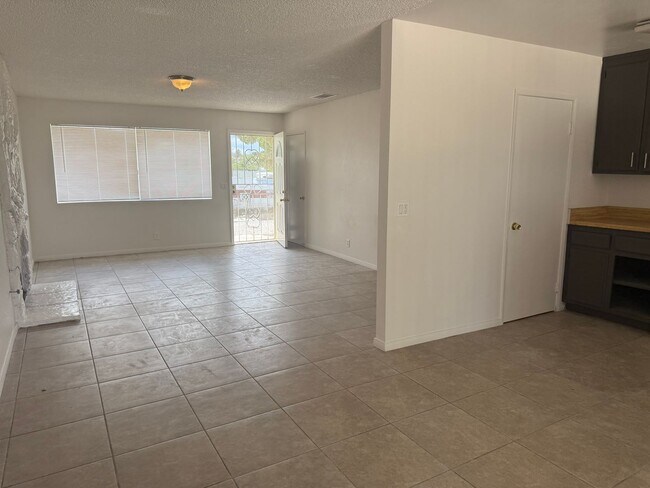 Building Photo - Victorville - 3 Bedrooms, 2 Bathrooms, New Paint, New Blinds, Tile Floors