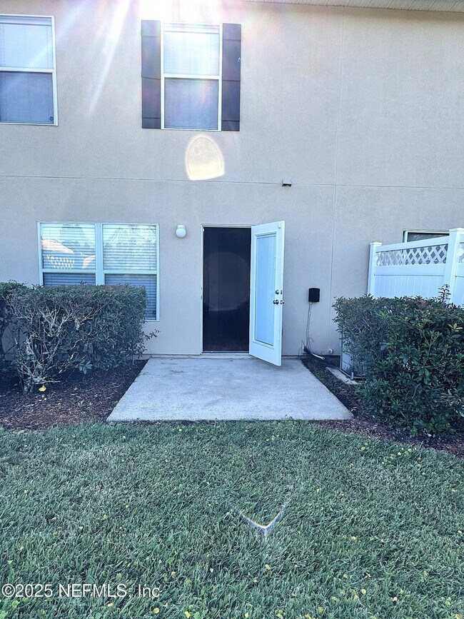 Building Photo - 1500 Calming Water Dr