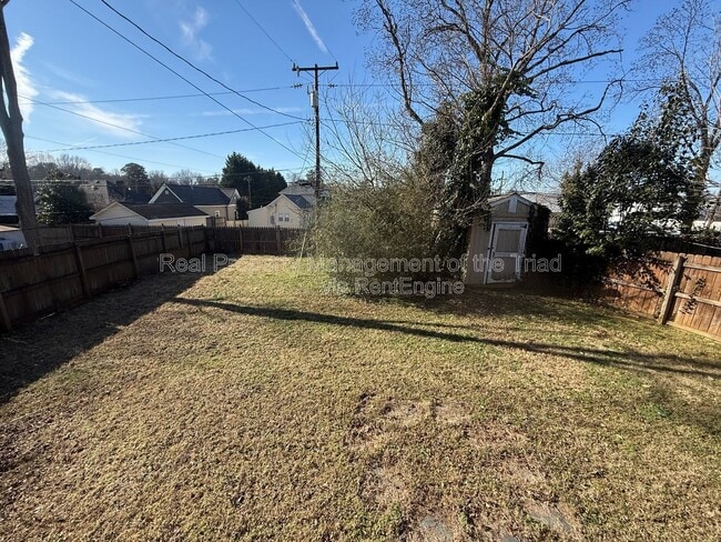 Building Photo - 1921 Bradford St