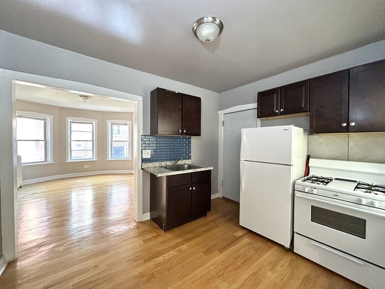 Building Photo - 4031 W Melrose St