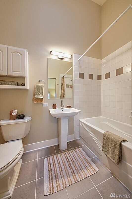 Building Photo - 3841 Woodland Park Ave N