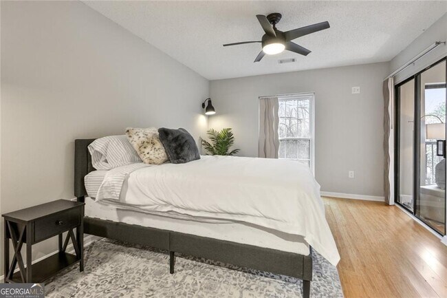 Building Photo - 1110 Pine Heights Dr NE