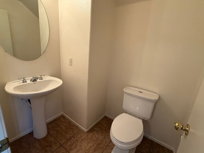 Building Photo - Brentwood Community- Centrally Located- 3 ...
