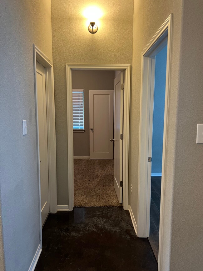 Building Photo - 8119 Redbrush
