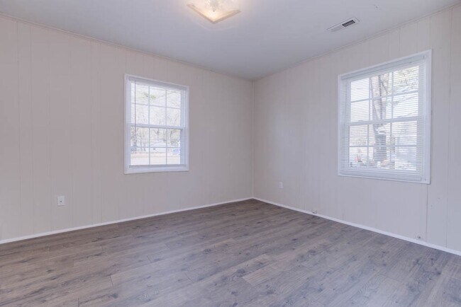 Building Photo - 106 Pine Grove Ave