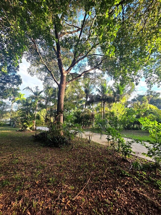 Building Photo - 5095 SW 73rd Ave