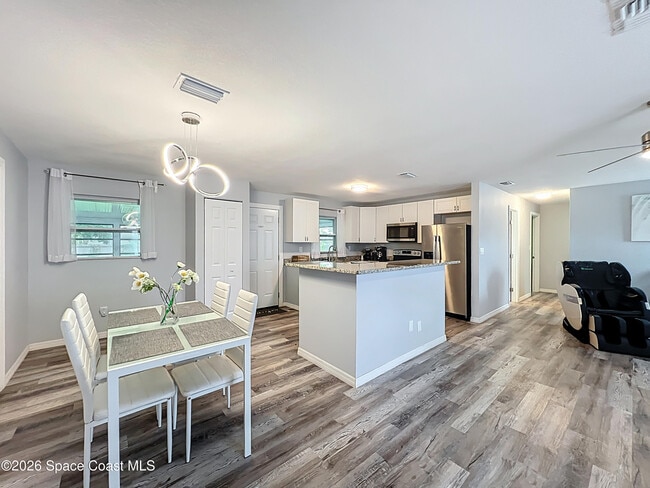 Building Photo - 760 Becker Ave NE