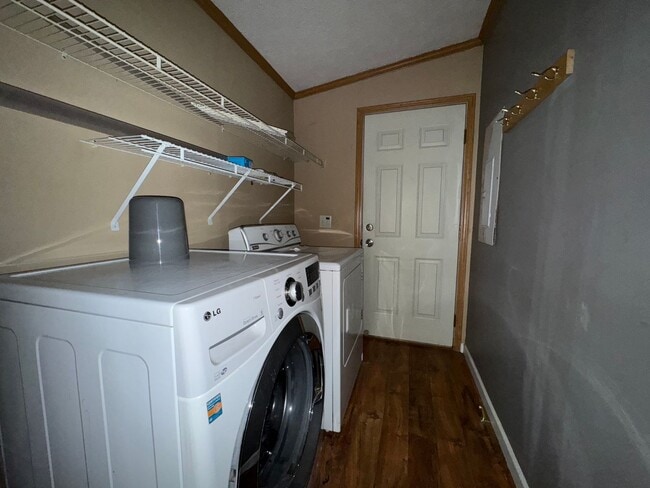 Building Photo - 3 Bedroom Home located near Ruby's Landing...