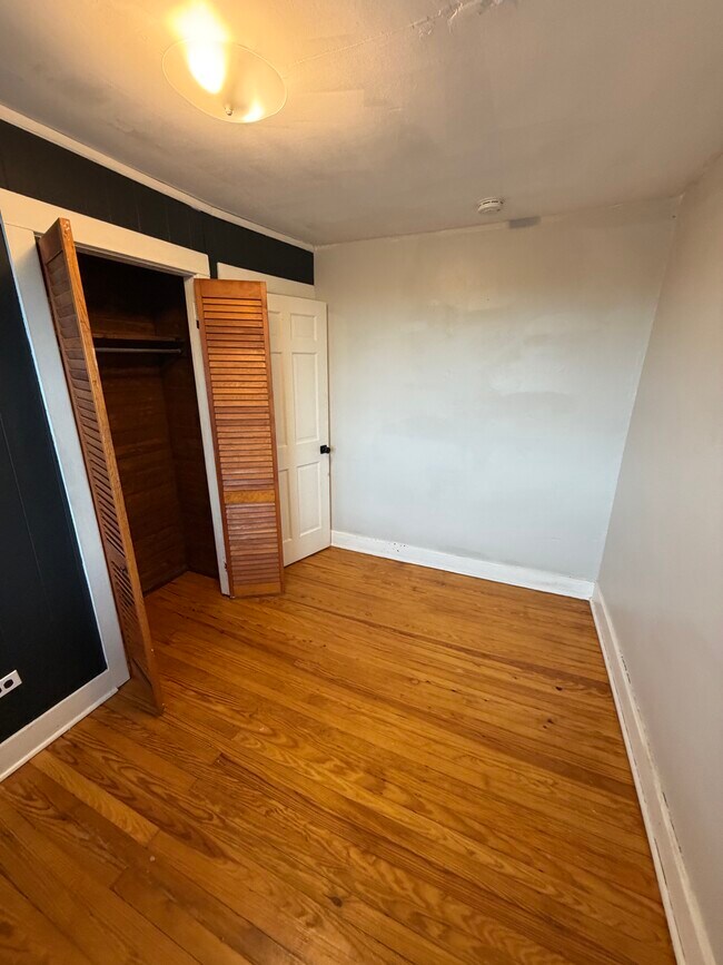 Building Photo - 402 Douglass St
