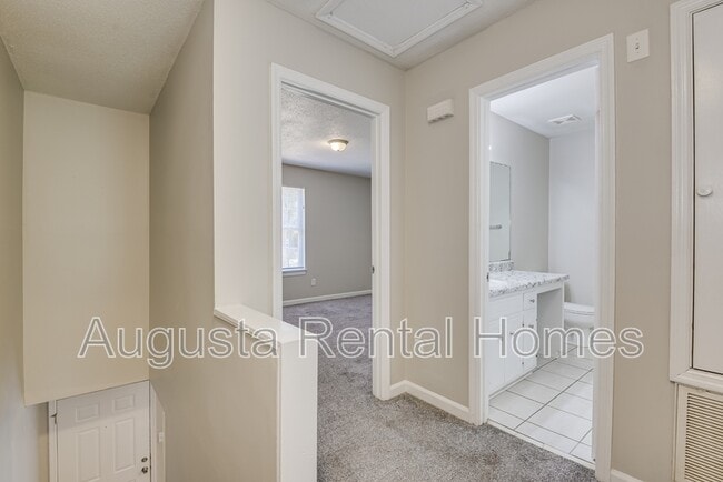 Building Photo - 158 Chalet North CT