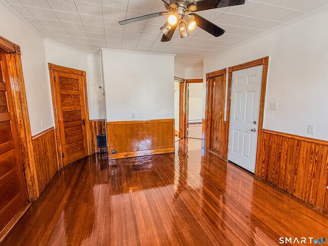 Building Photo - 162 Jubilee St