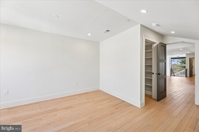 Building Photo - 4428 Albemarle St NW
