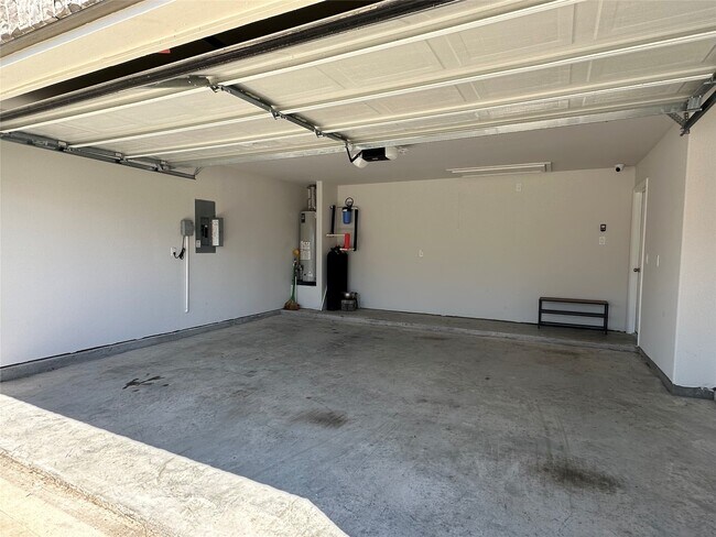 Building Photo - 15515 Sailpoint Ln