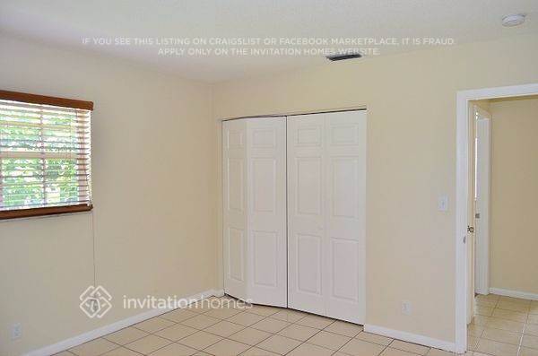 Building Photo - 1037 SW 28th Ave