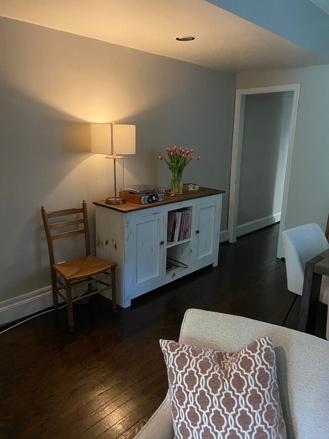 Building Photo - Charming Home Right Across From Montrose Park