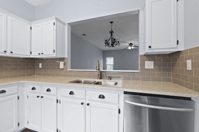 Building Photo - 3708 Gateway Pl