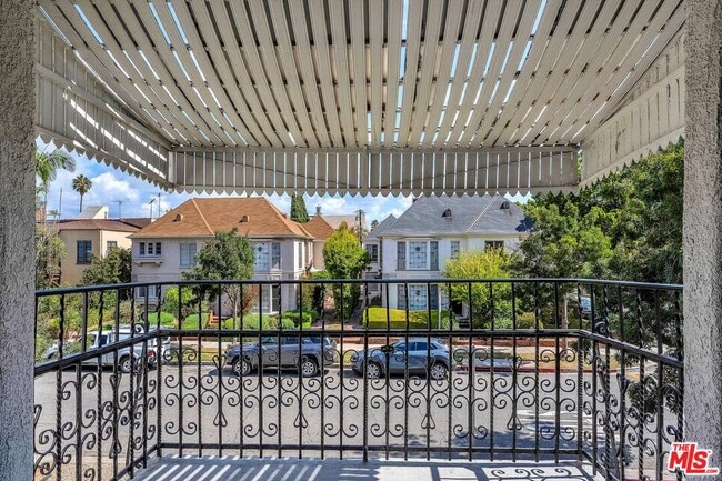 Building Photo - 157 S Elm Dr