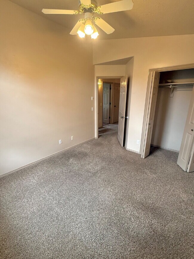 Building Photo - 1569 Tamarisk Dr
