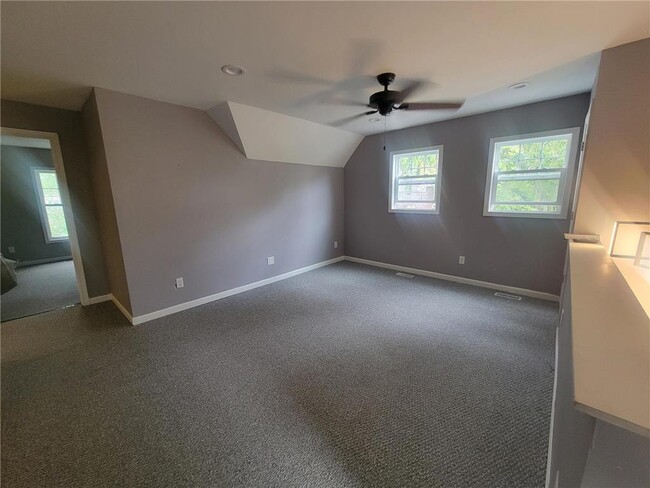 Building Photo - 47 6th Ave S