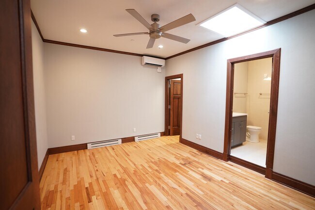 Building Photo - 704 Jefferson St