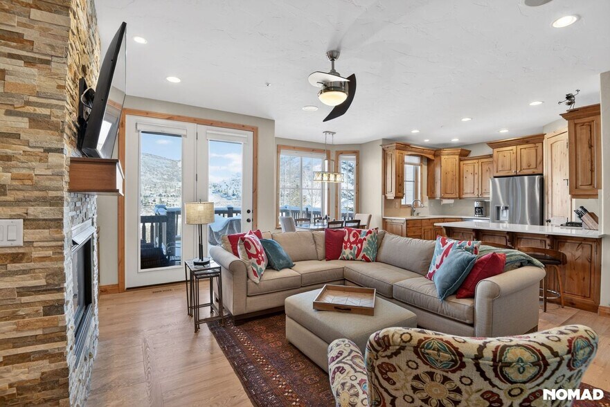 Building Photo - 3042 Lower Saddleback Rd