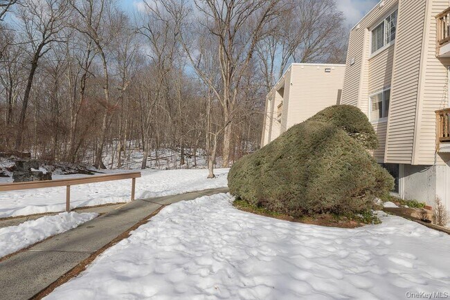 Building Photo - 529 Fox Run Ln