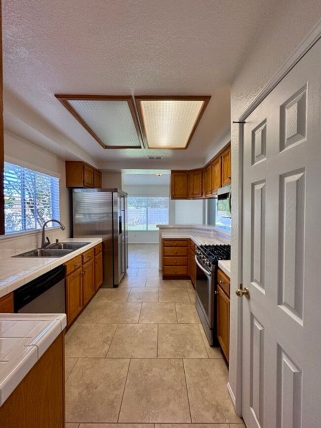 Building Photo - Spacious South Corona Single Story with 3 ...