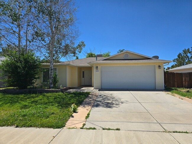 Building Photo - Nestled 3 bedroom, 2 bathroom in Fruitvale area