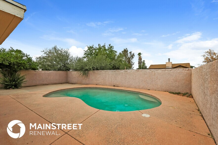 Building Photo - 737 E Oregon St