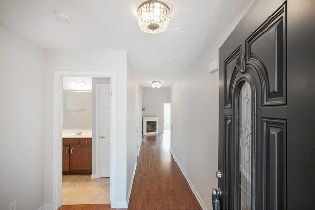 Building Photo - Single-level 2-bed, 2-bath townhome in 55+ community with pool, clubhouse, fitness center and gro...