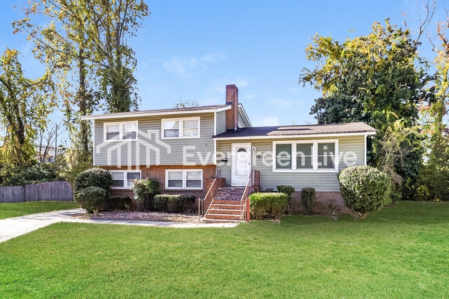 Building Photo - 1639 Vancouver Dr