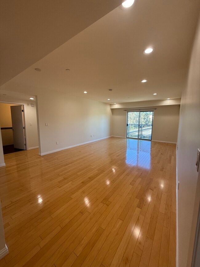 Living room - 159 W Green St