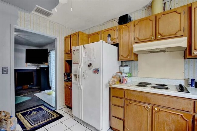 Kitchen - 1606 Churchill St