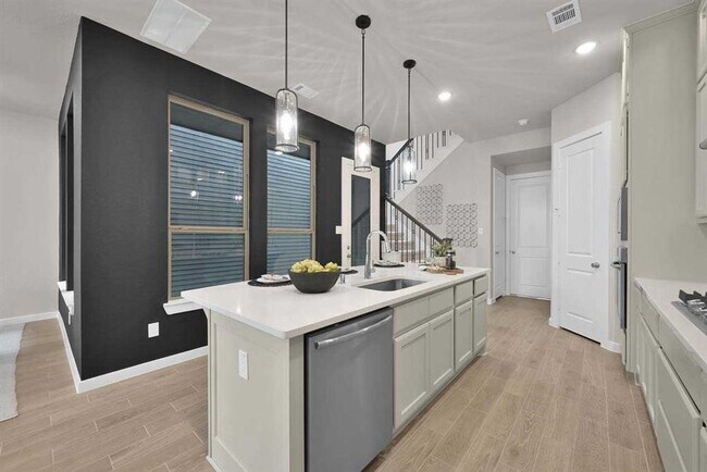 Building Photo - 16630 Lake Austin St